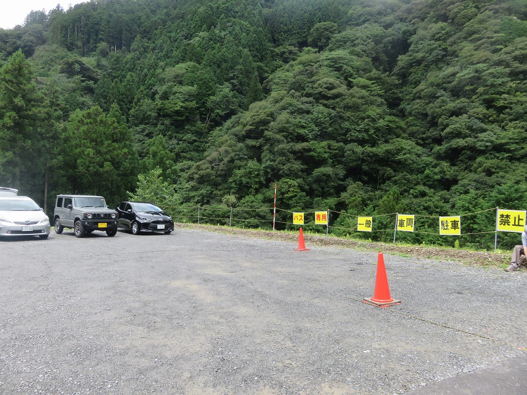 にこ淵の駐車場