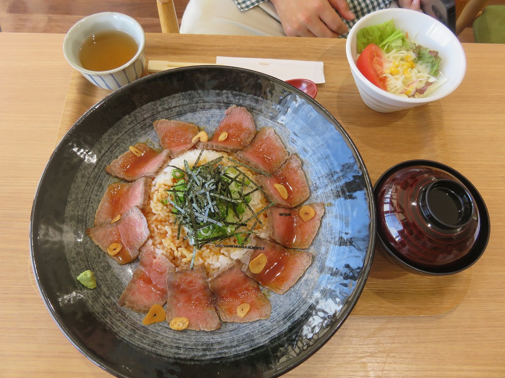 あかうしのローストビーフ丼
