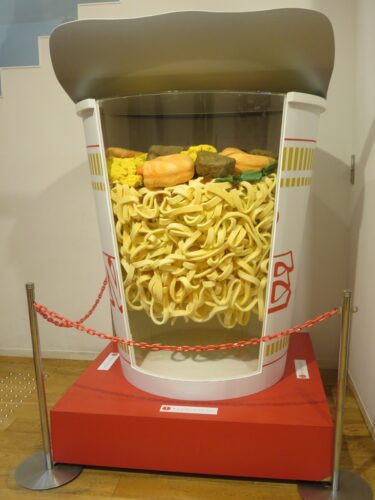 カップヌードルの断面模型