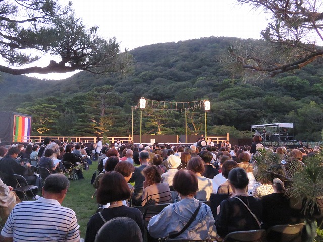 日暮れ前の全景