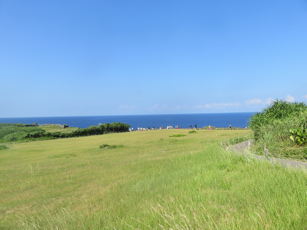 万座毛の遊歩道