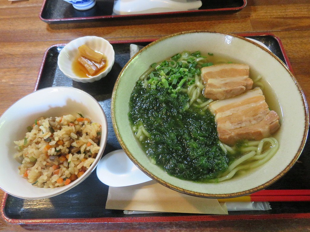 屋宜家（やぎや）のアーサそばセット（三枚肉）