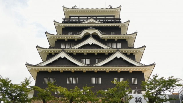 鉄板張りの福山城天守