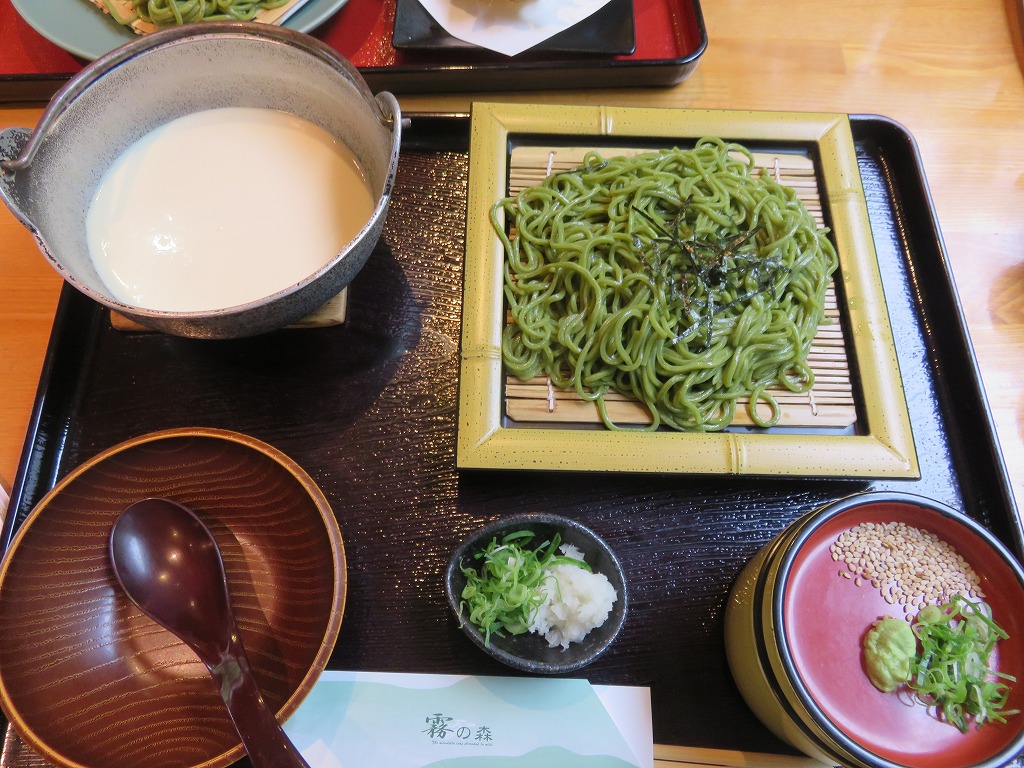 茶そばとおぼろ豆富のセット