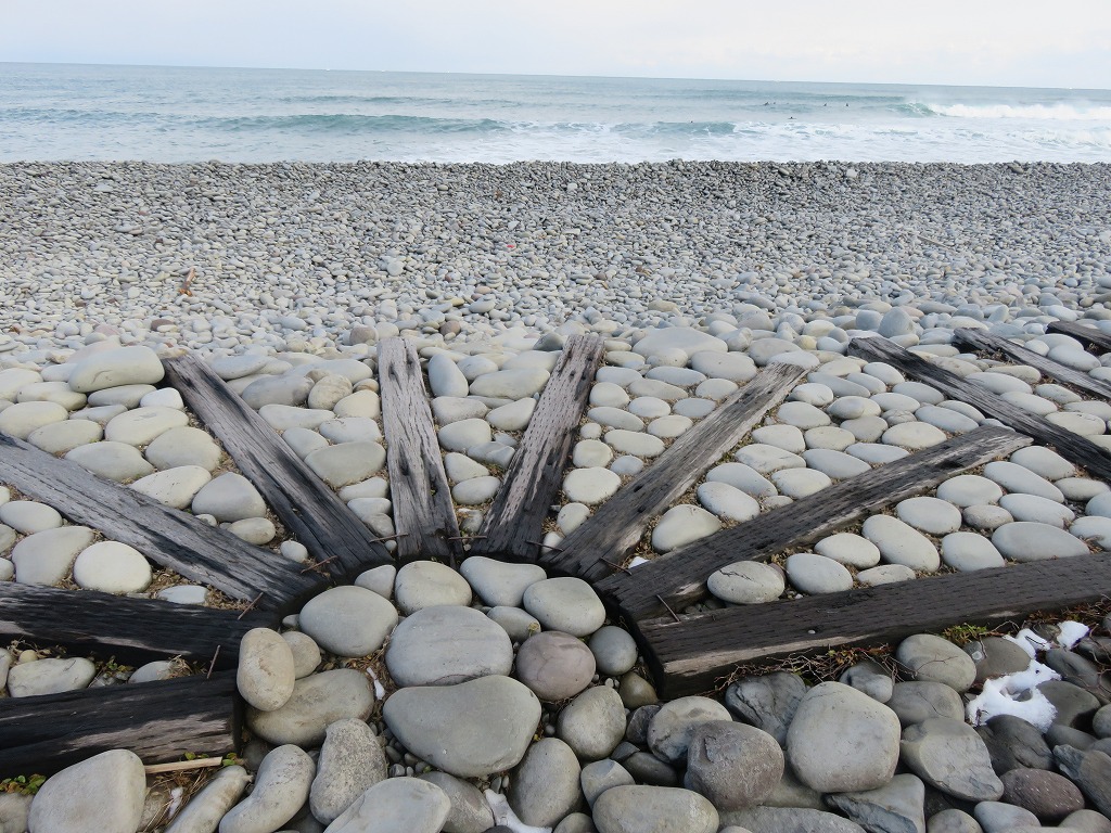 鳴り石の浜