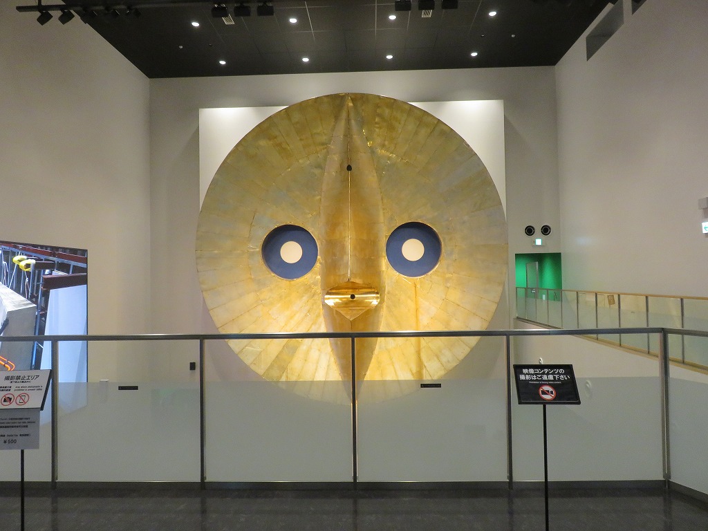 黄金の顔