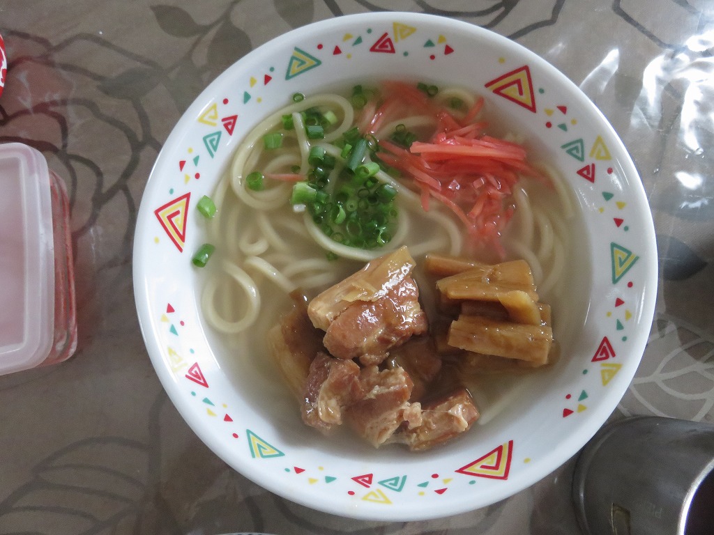 お土産物のソーキそば